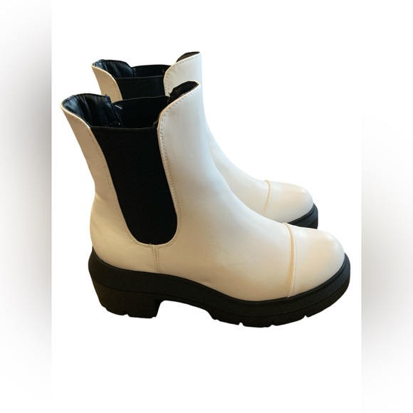 Wild Diva Lounge Lug Sole Boot Chelsea Platform Boot Nordstrom. Size 6. EUC - Picture 3 of 9